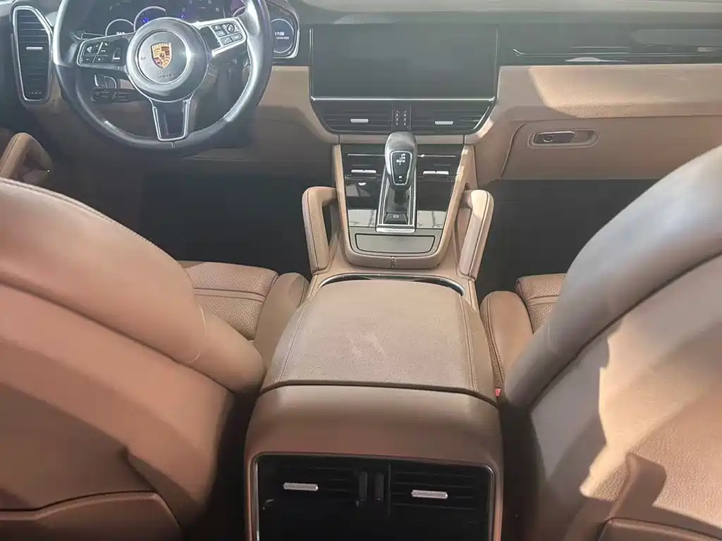 Porsche Cayenne — миниатюра 6