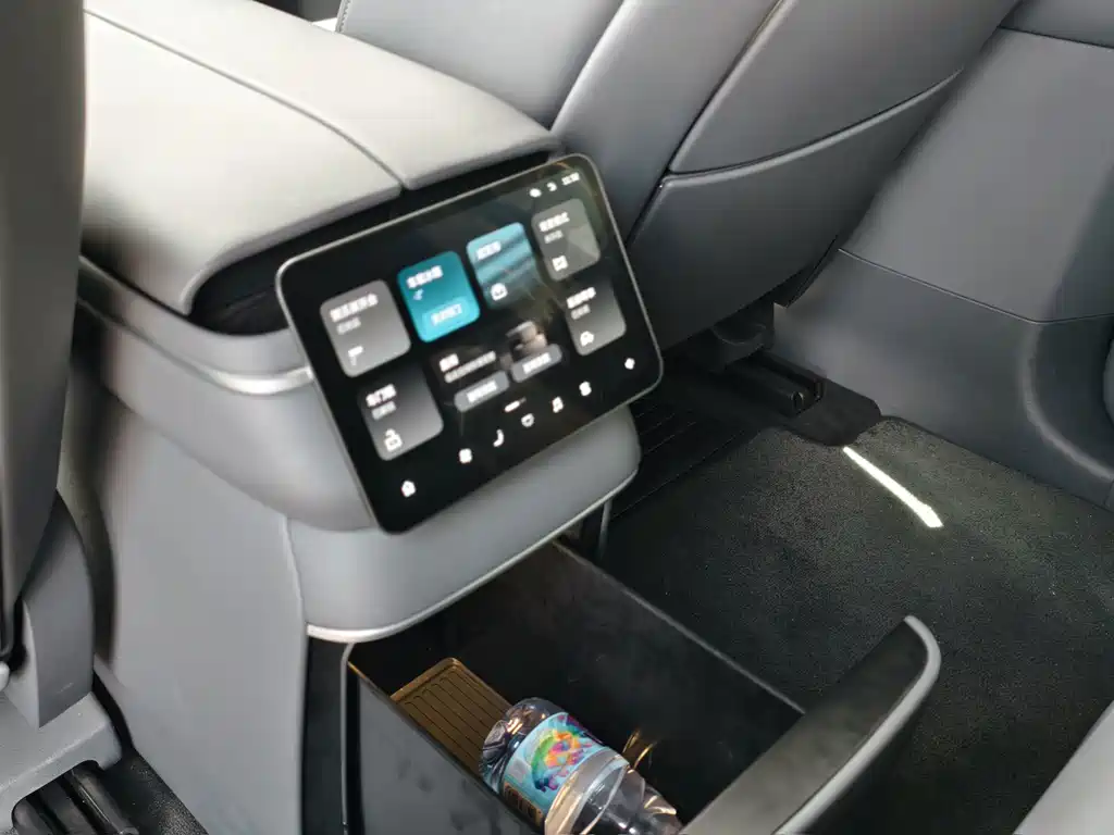 NIO ES8 — миниатюра 14