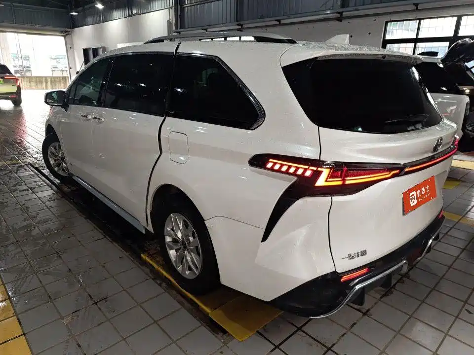 Toyota Granvia — миниатюра 4