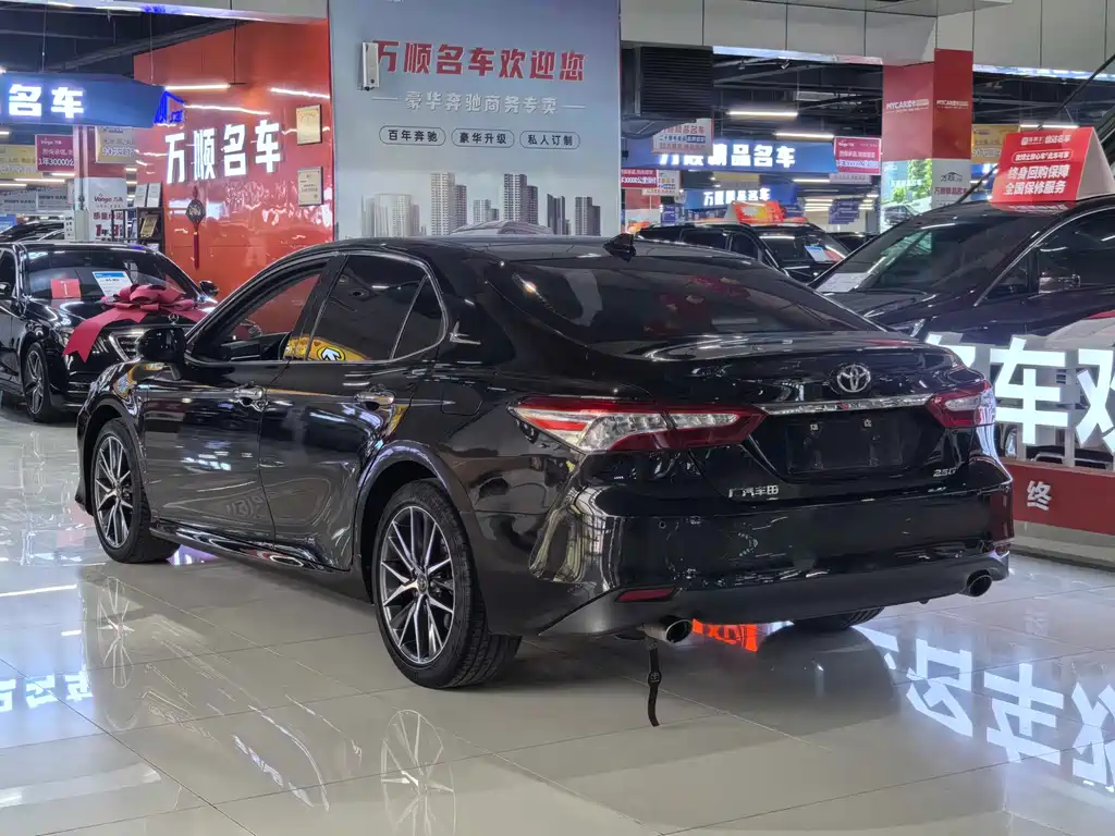 Toyota Camry — миниатюра 20
