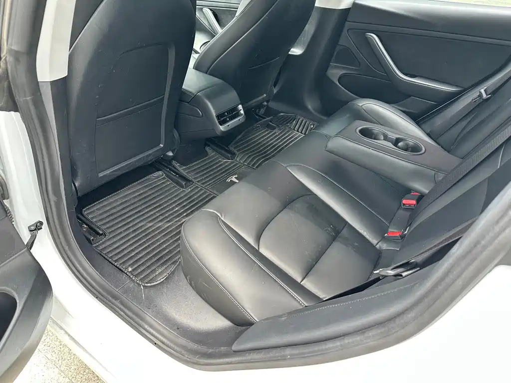 Tesla Model 3 — миниатюра 18