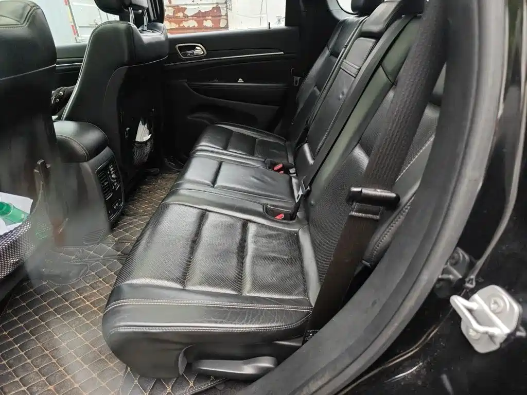 Jeep Grand Cherokee (Import) — миниатюра 15