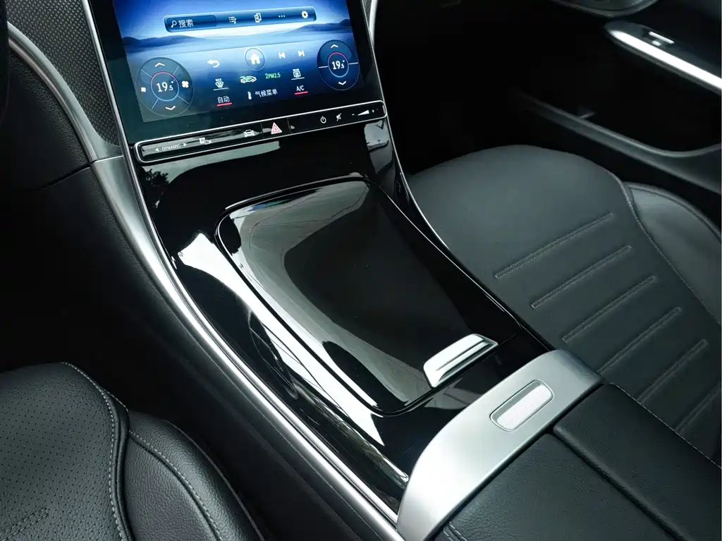 Mercedes-Benz C-Class — миниатюра 15