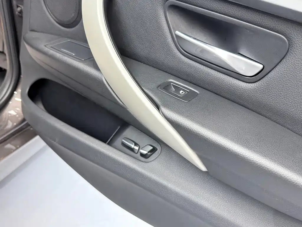 BMW 3 Series — миниатюра 23