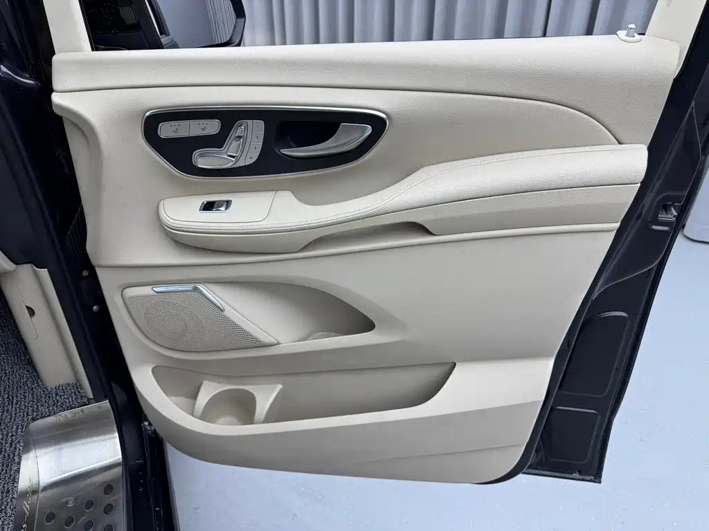 Mercedes-Benz V-Class — миниатюра 17