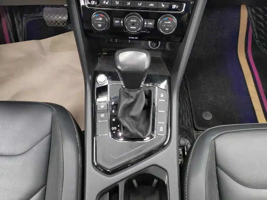 Volkswagen Tiguan L — миниатюра 16
