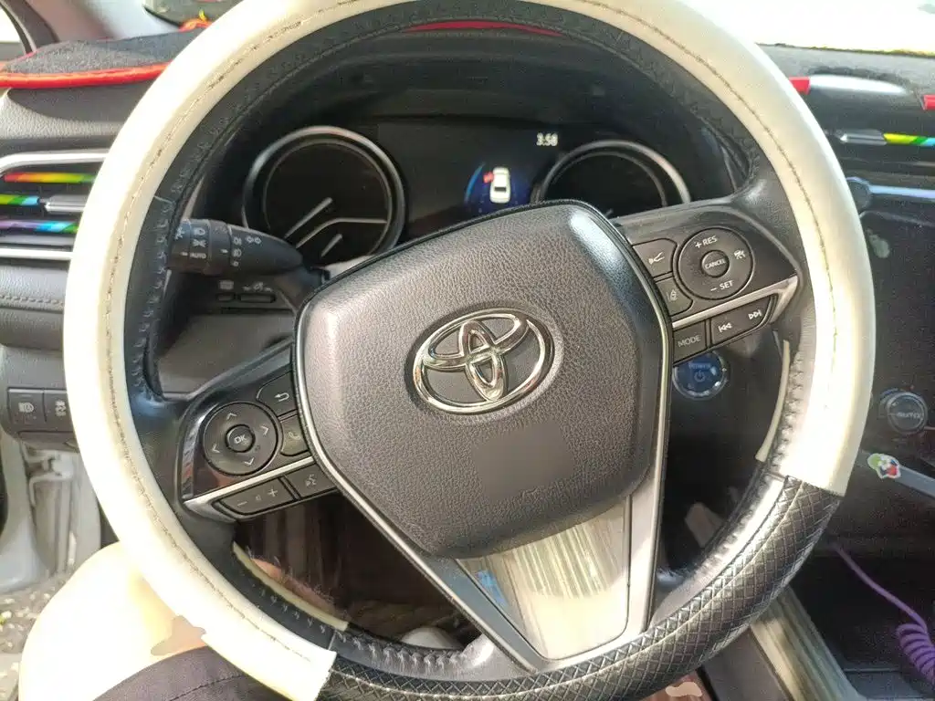 Toyota Camry — миниатюра 11
