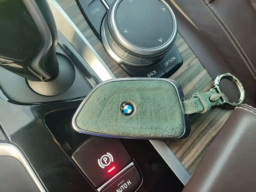 BMW 5 Series — миниатюра 9