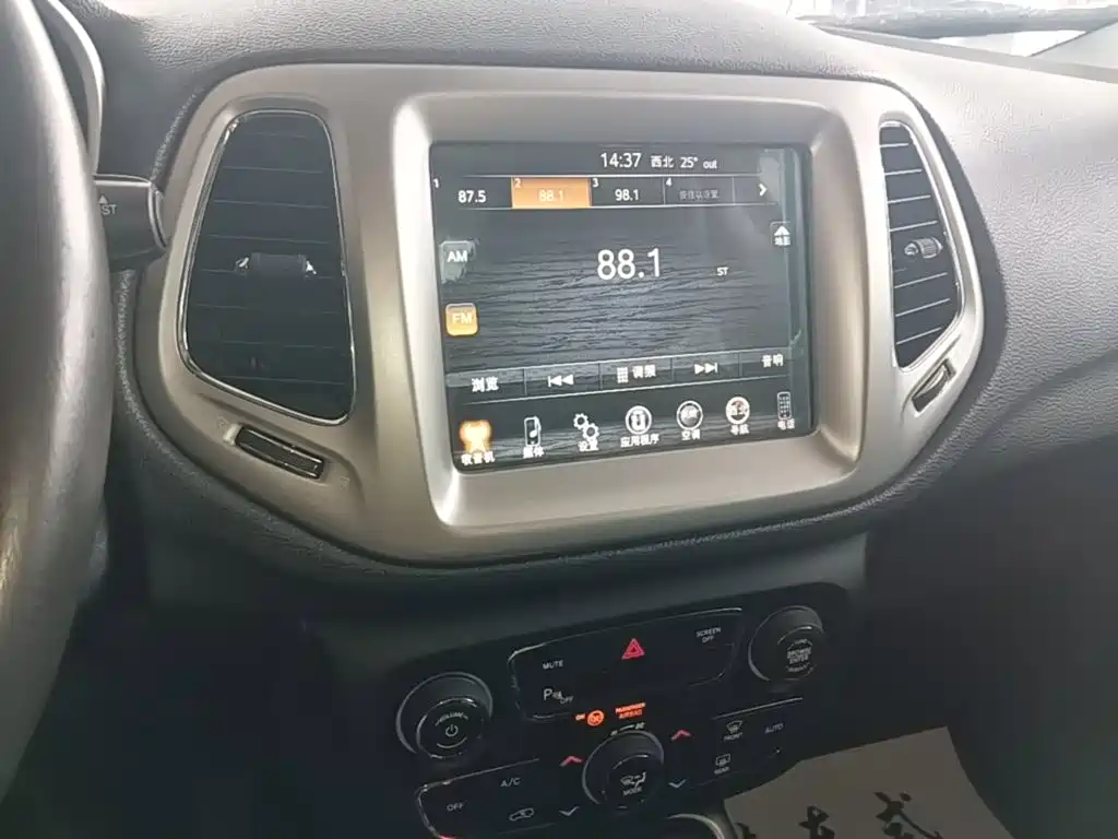 Jeep Compass — миниатюра 13