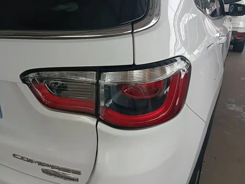 Jeep Compass — миниатюра 8