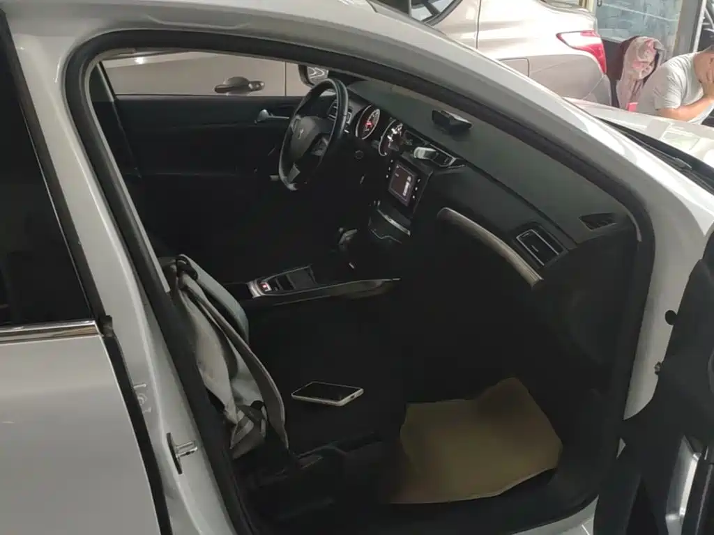 Peugeot 408 — миниатюра 25