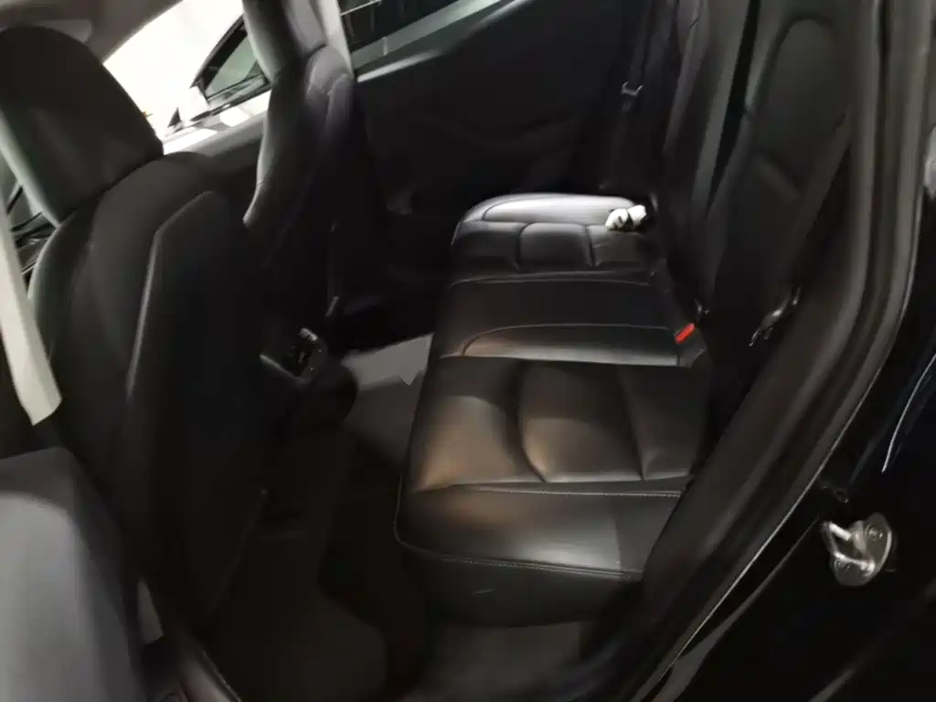 Tesla Model 3 — миниатюра 17