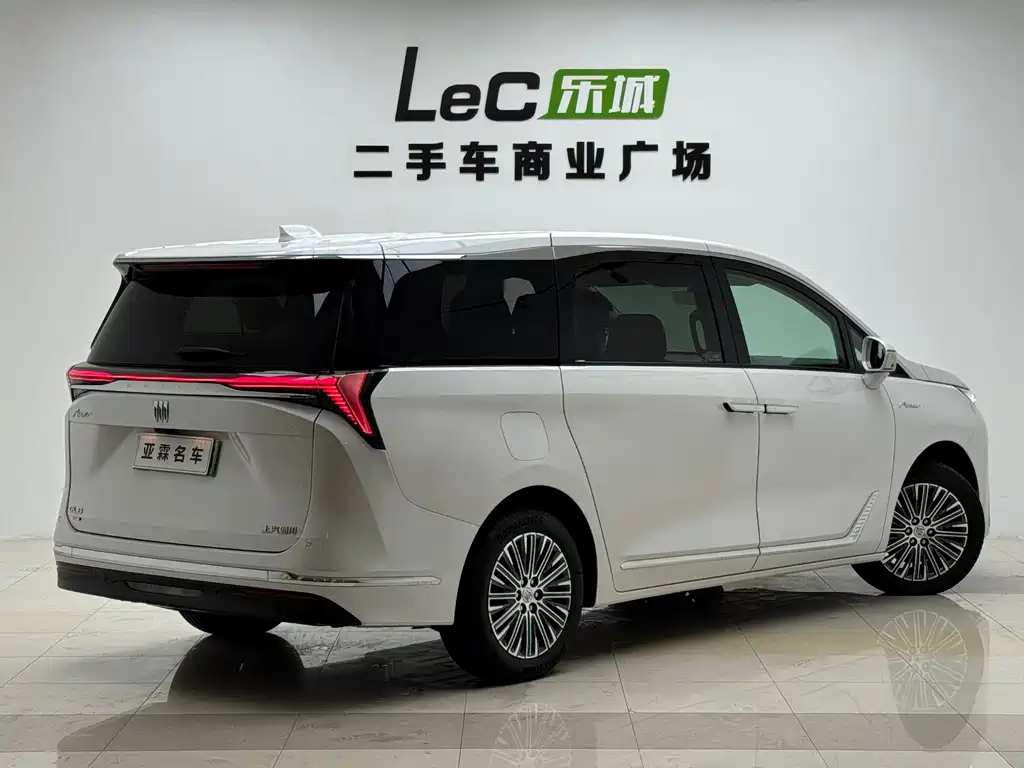 Buick GL8 Hybrid — миниатюра 3