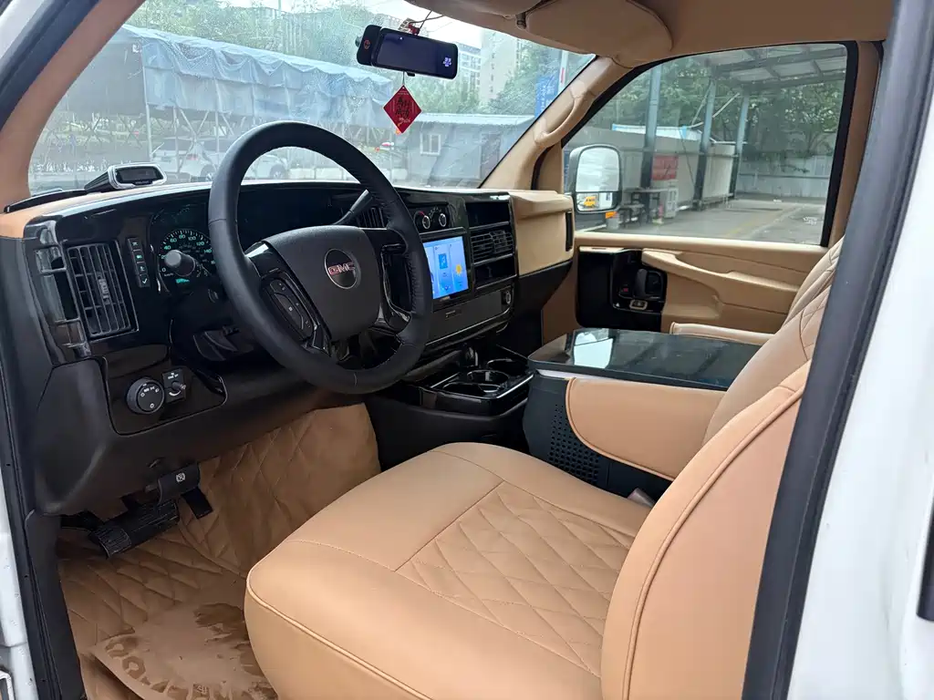 GMC Savana — миниатюра 8