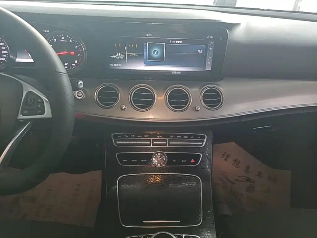 Mercedes-Benz E-Class — миниатюра 13