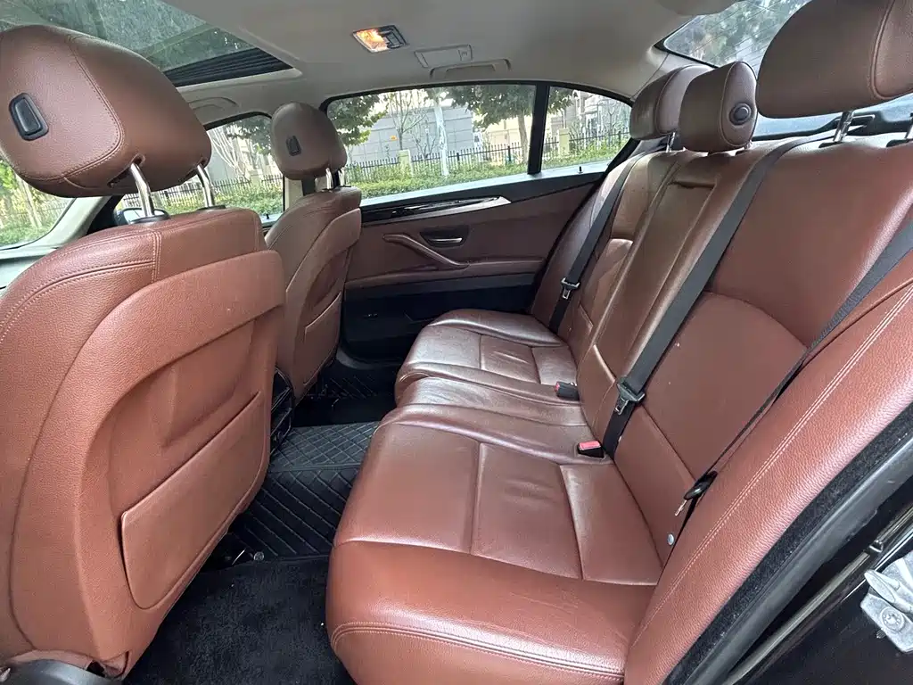 BMW 5 Series — миниатюра 5