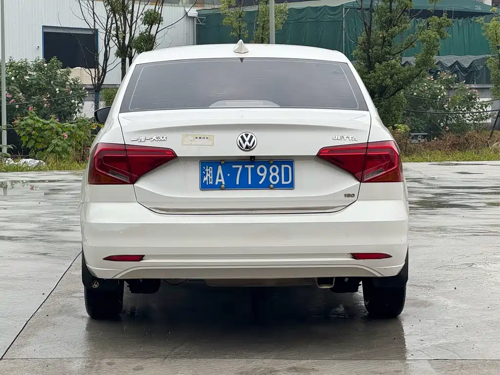 Volkswagen Jetta — миниатюра 9