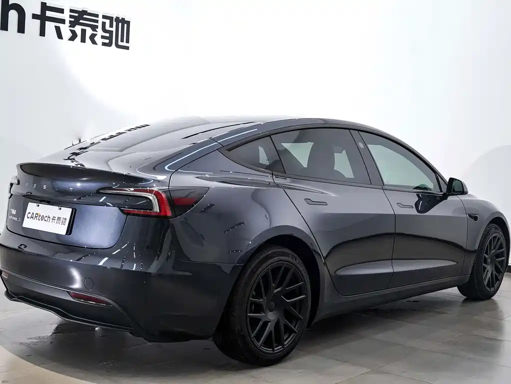 Tesla Model 3 — миниатюра 17