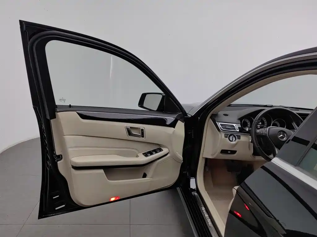 Mercedes-Benz E-Class — миниатюра 8
