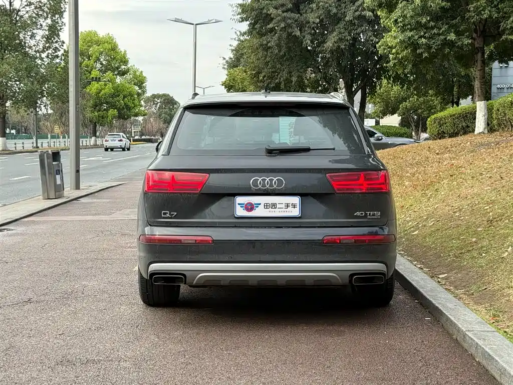 AUDI Q7