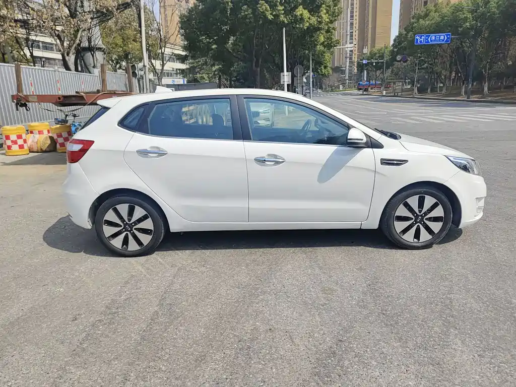 Kia K2 — миниатюра 5