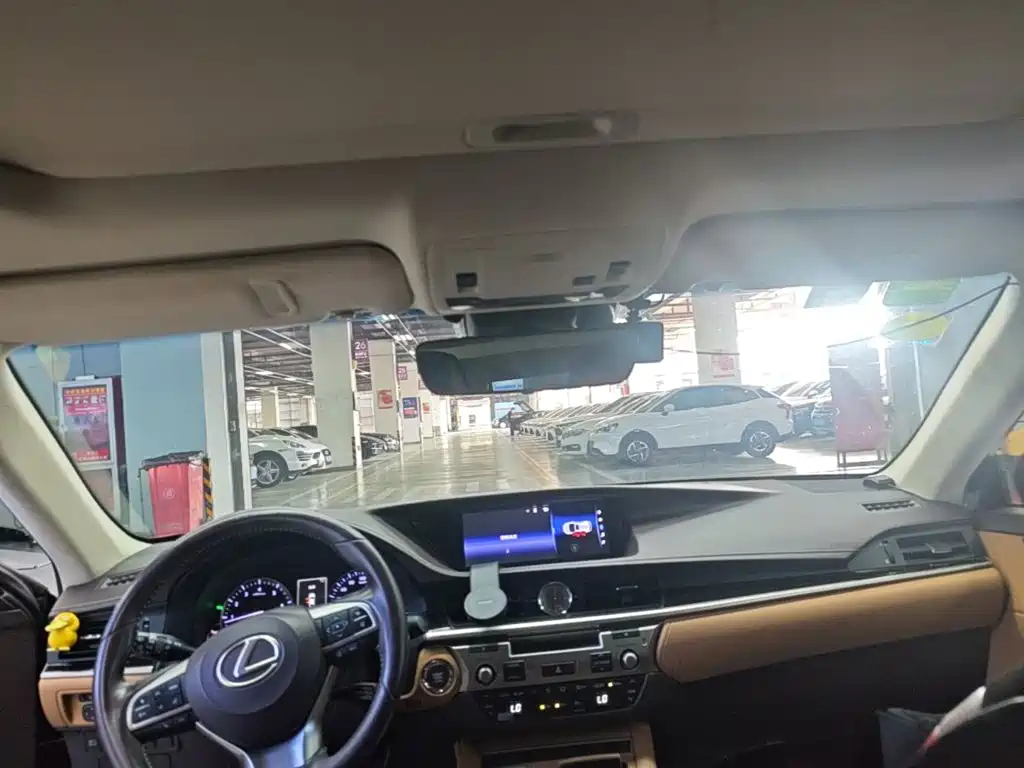 Lexus ES — миниатюра 18