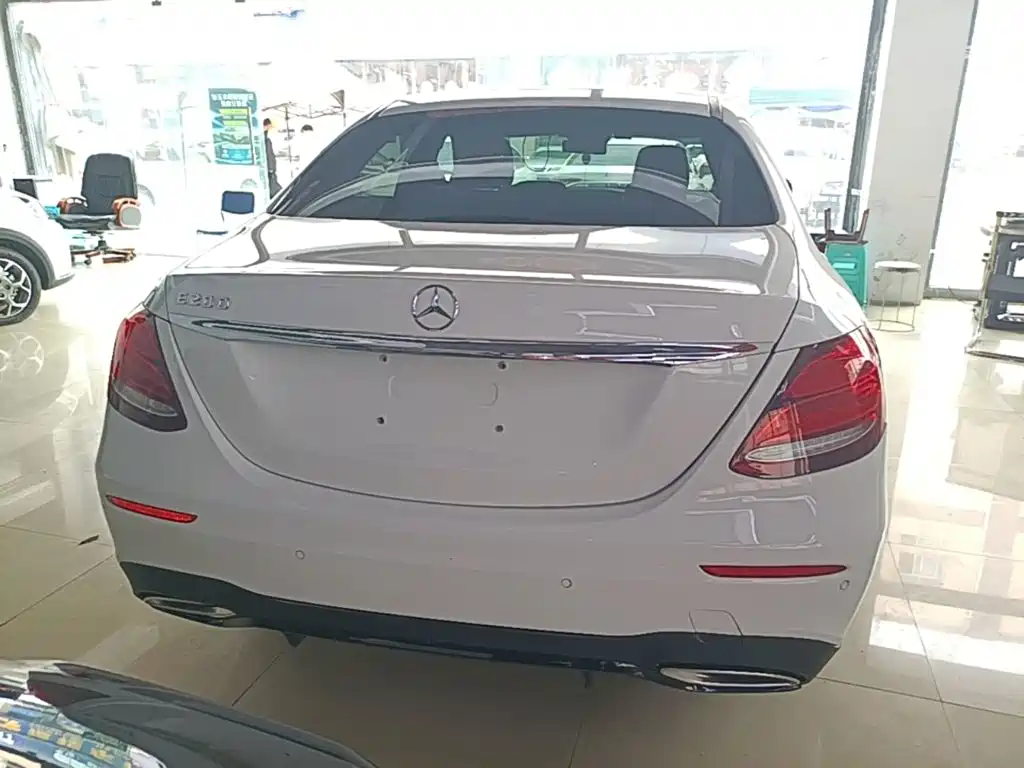 Mercedes-Benz E-Class — миниатюра 6