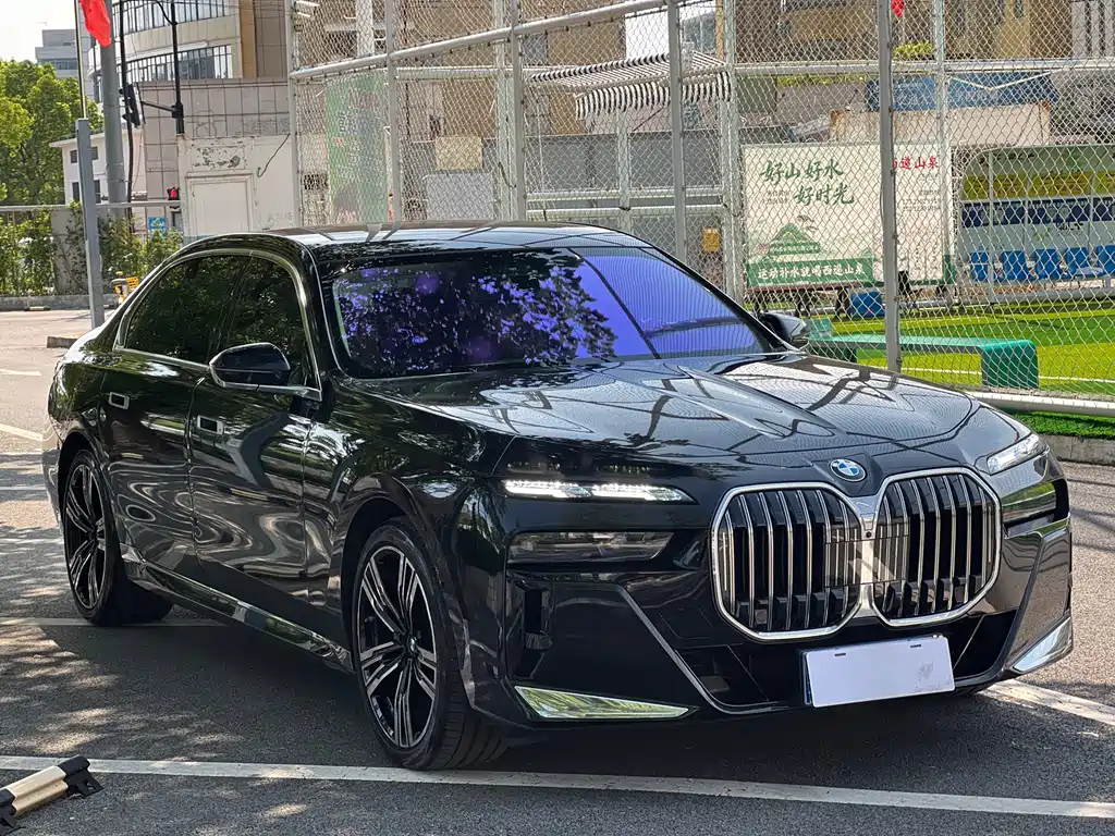 BMW 7 Series — миниатюра 3