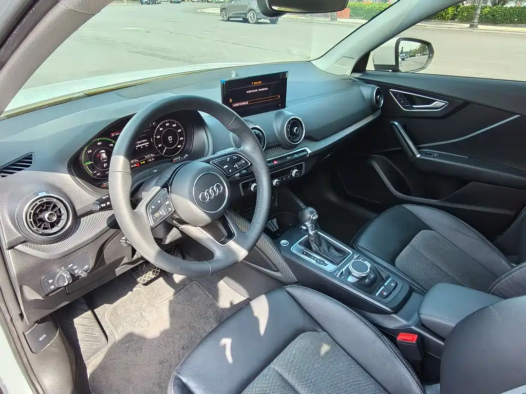 Audi Q2L e-tron — миниатюра 13