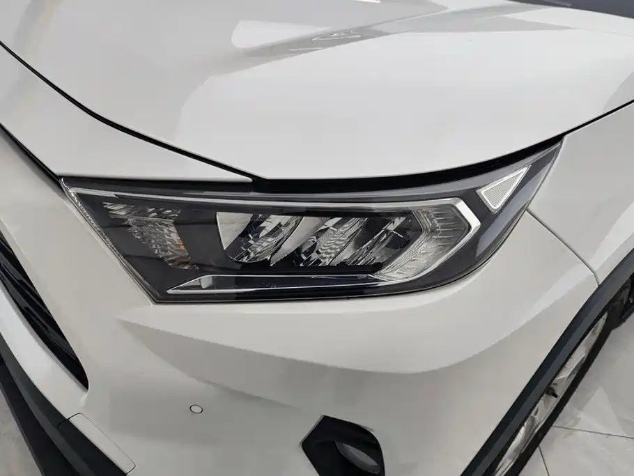Toyota RAV4 — миниатюра 5