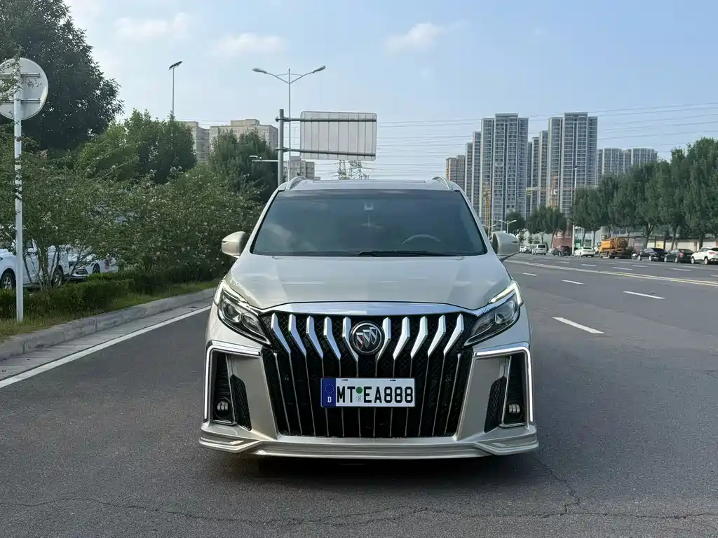 Buick GL8 — миниатюра 2