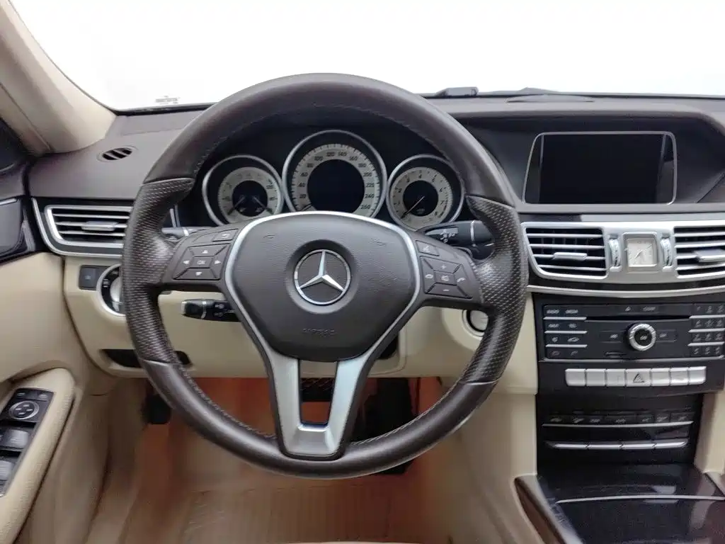 Mercedes-Benz E-Class — миниатюра 11