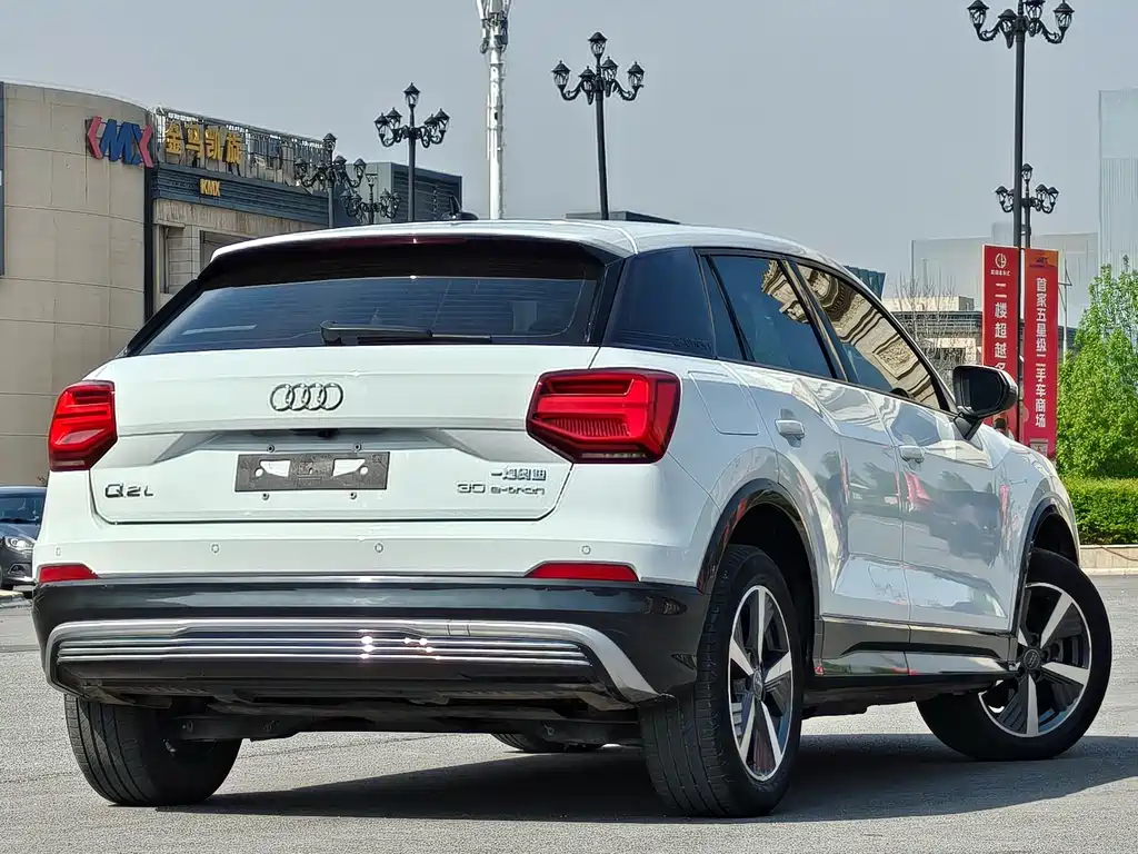 Audi Q2L e-tron — миниатюра 4