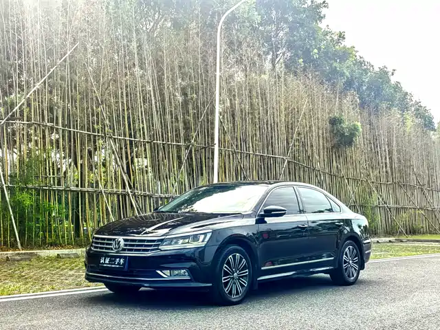 VOLKSWAGEN PASSAT 2017