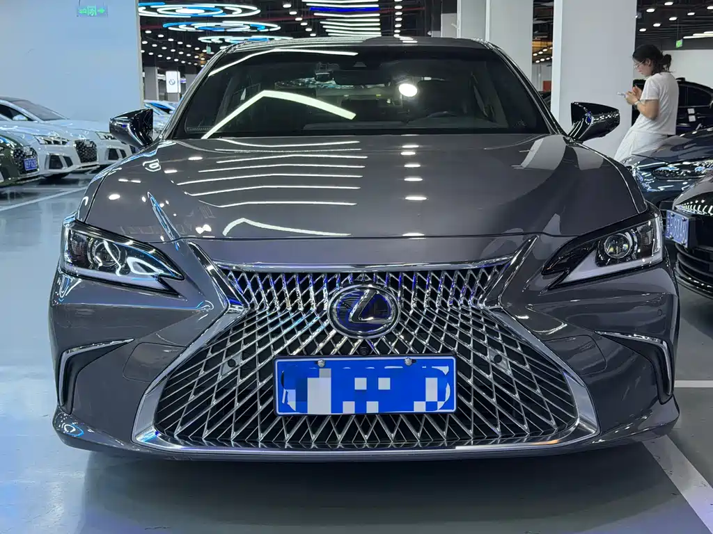 Lexus ES 2020 300h V