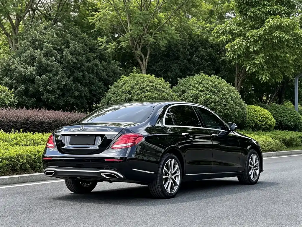 Mercedes-Benz E-Class — миниатюра 9