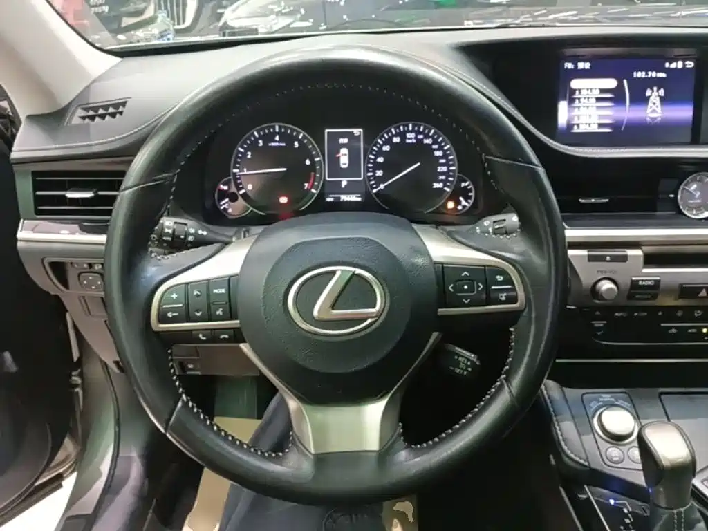 Lexus ES — миниатюра 7