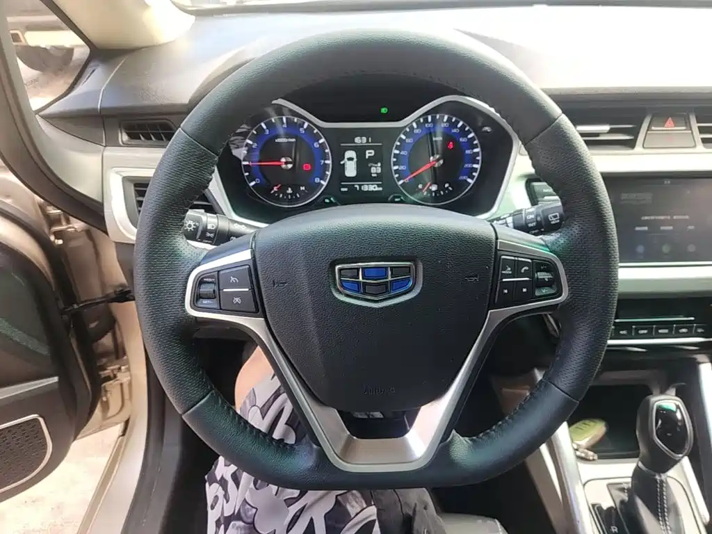 Geely Vision X3 — миниатюра 11