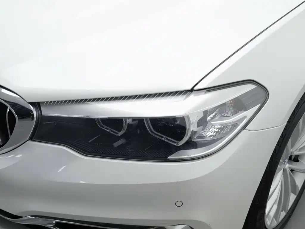 BMW 5 Series — миниатюра 7