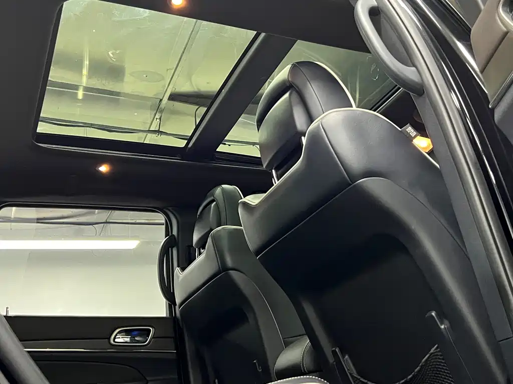 Jeep Grand Cherokee (Import) — миниатюра 16