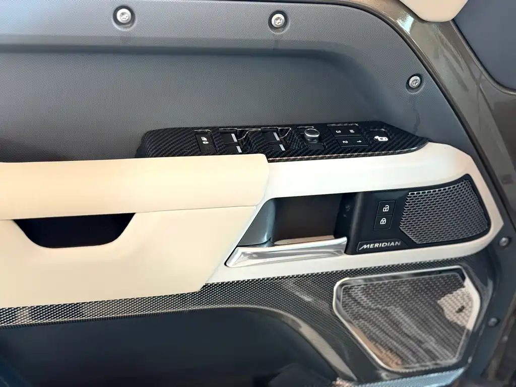 Land Rover Defender — миниатюра 6