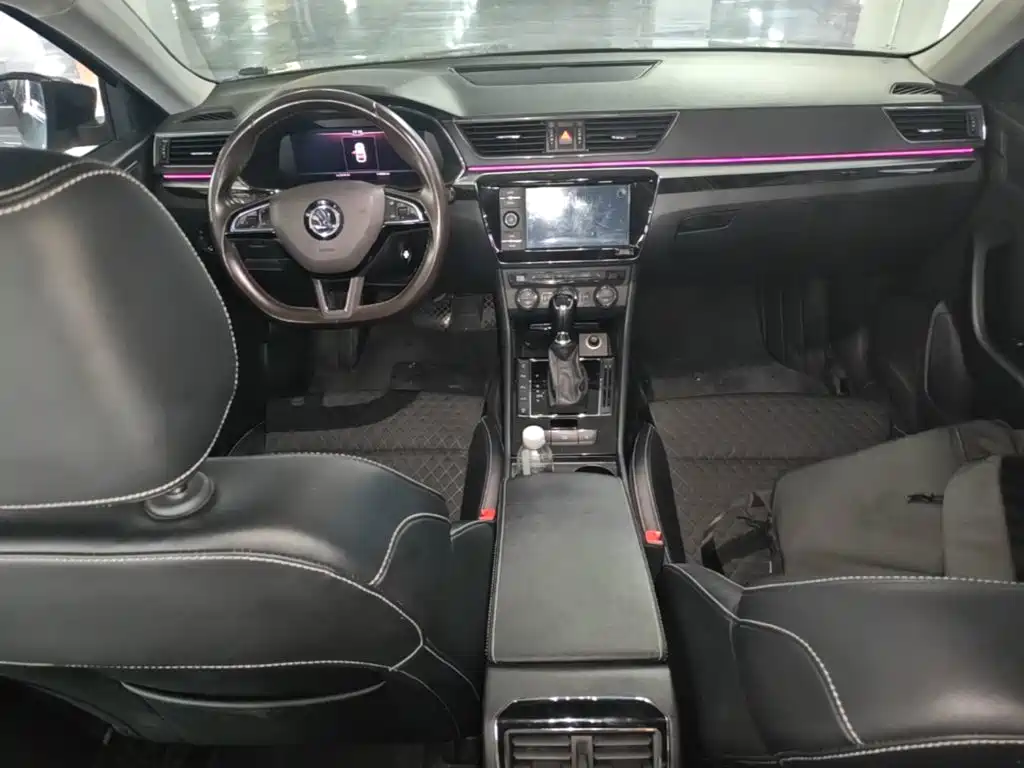 Skoda Superb — миниатюра 10