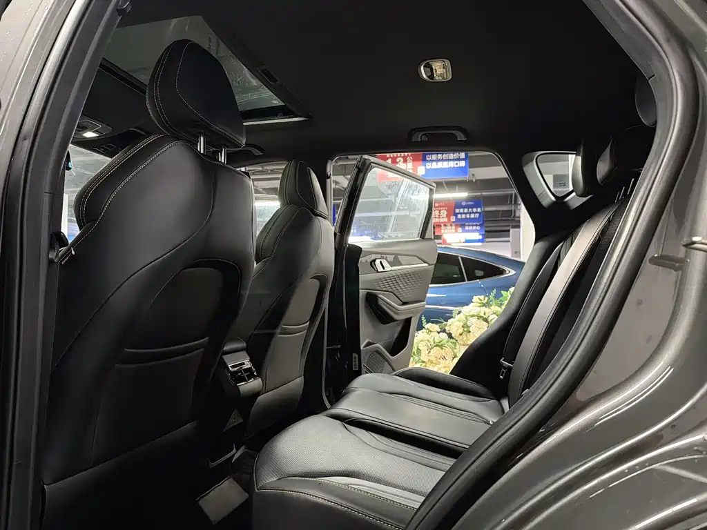 Geely Binyue — миниатюра 6