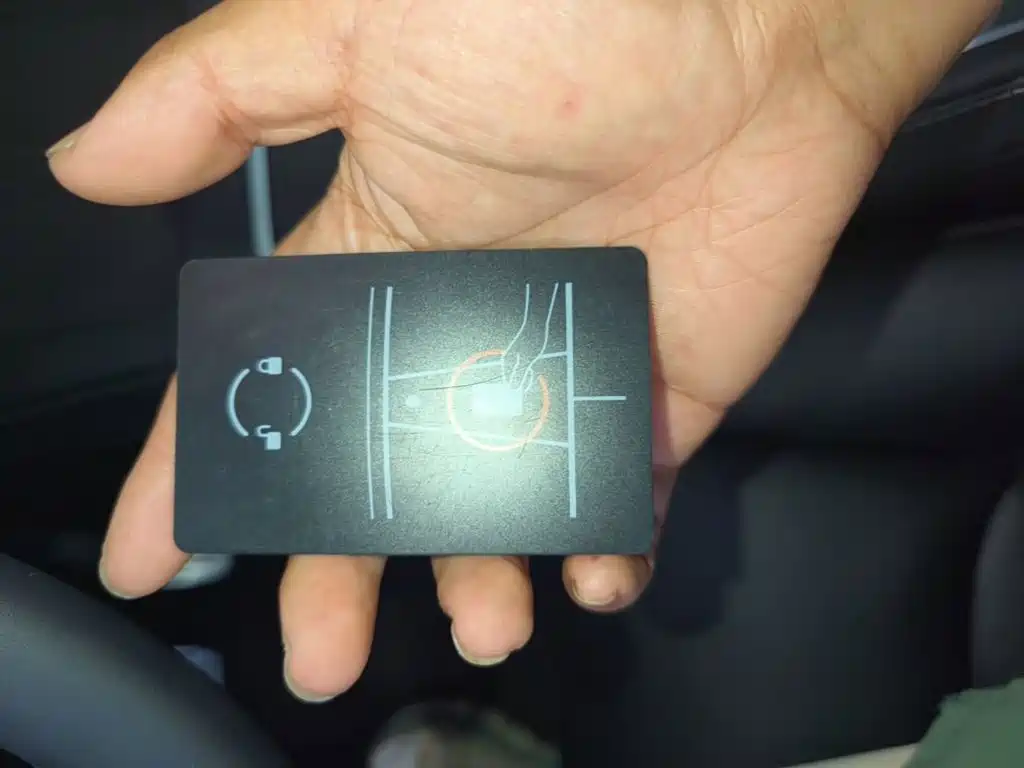 Tesla Model Y — миниатюра 9