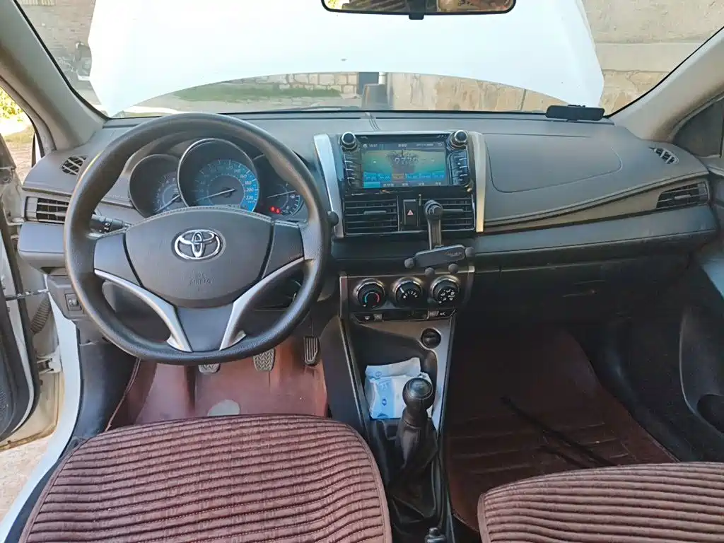 Toyota Yaris L — миниатюра 5