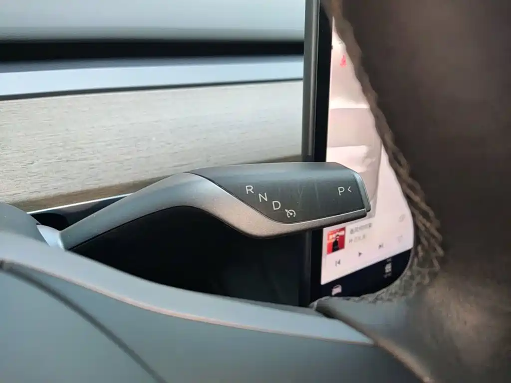 Tesla Model Y — миниатюра 14