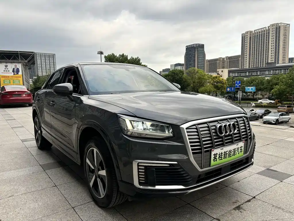 Audi Q2L e-tron — миниатюра 3