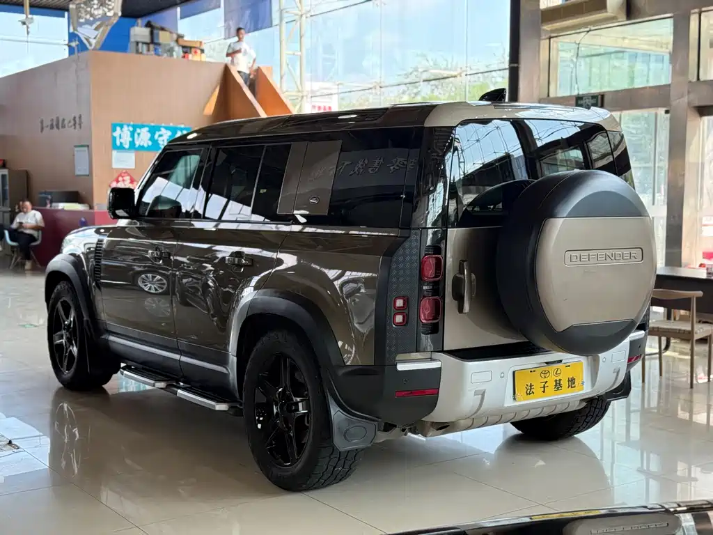 Land Rover Defender — миниатюра 24