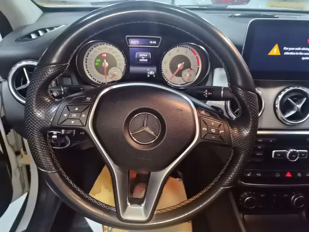 Mercedes-Benz GLA — миниатюра 11