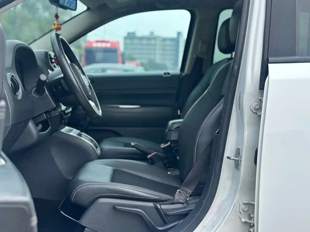 Jeep Compass (Import) — миниатюра 19